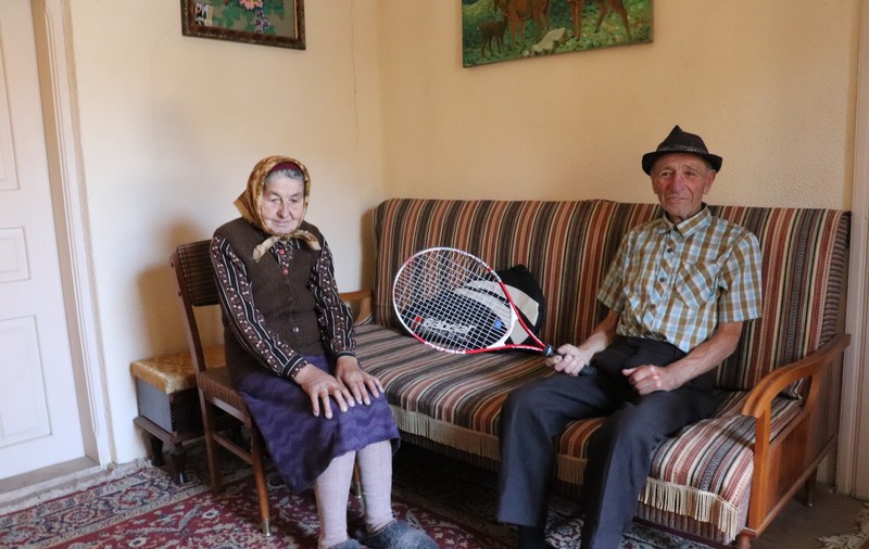 Acasă la bunicii Biancăi Andreescu, jucătoarea canadiană născută în Vâlcea și considerată revelația tenisului feminin: „E româncă, e de-a noastră!”