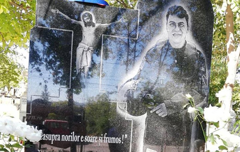 Un monument în memoria pilotului erou Florin Rotaru a fost înălțat în cimitirul din Vaslui