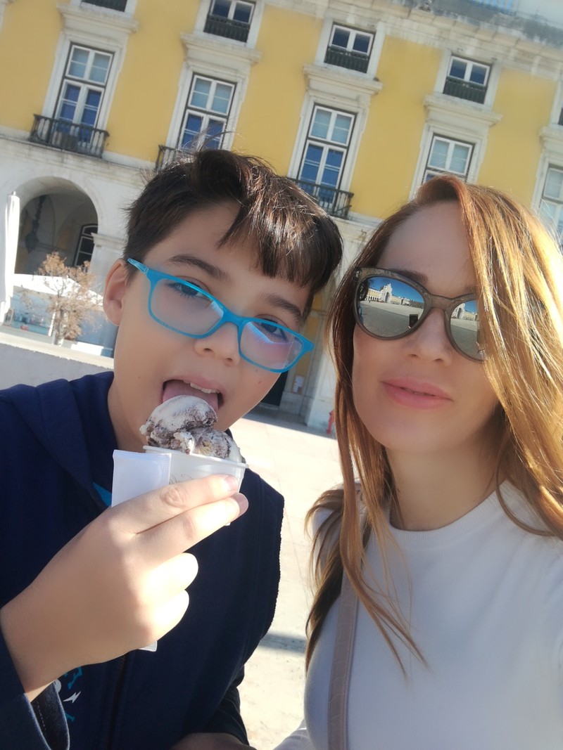 Florentina Fântânaru alături de băiețelul ei