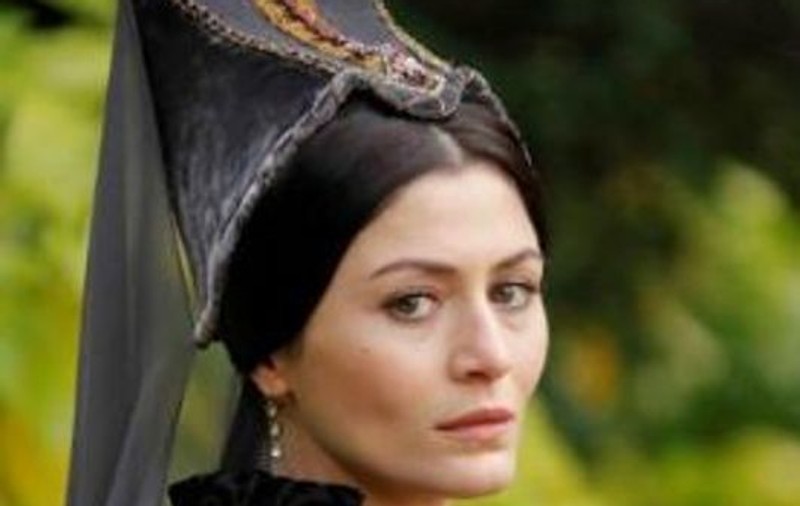 SURPRIZĂ PENTRU FANII SERIALELOR TURCEŞTI! Deniz Cakir, vedeta din "Iffet", joacă în seria a treia din "Suleyman Magnificul" FOTO
