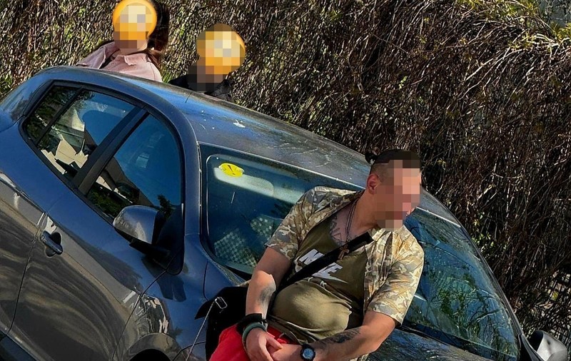 Bărbat prins în timp ce aborda eleve pentru videochat, lângă un liceu din Iaşi: avea la el droguri și era însoțit de doi câini periculoși