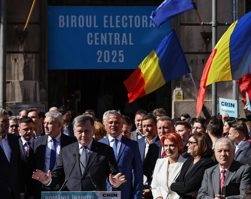 Crin Antonescu și-a depus candidatura la alegerile prezidențiale