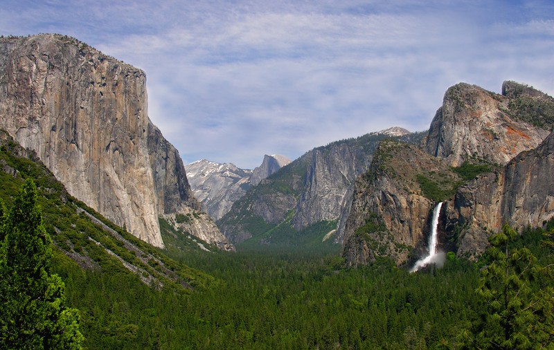 Un român a murit după ce a căzut de pe o stâncă în Parcul Yosemite din SUA