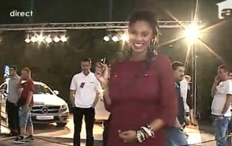 Laurette: "Cred că voi naşte la sfârşitul lui noiembrie, pentru că dă toată ziua din picioruşe"