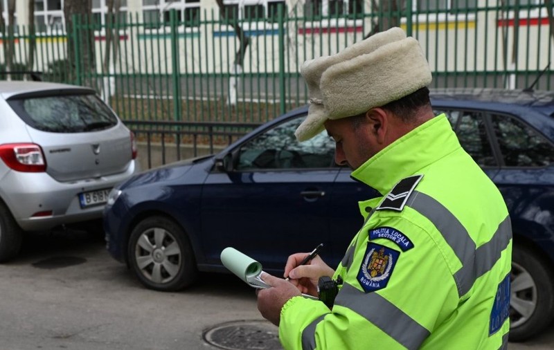Un poliţist local din Brăila a fost atacat cu un „box” de mai mulți bărbați și desfigurat. Agresorii sunt liberi
