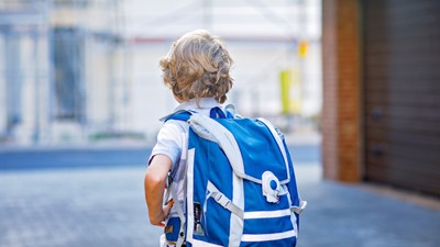 copil-ghiozdan-shutterstock