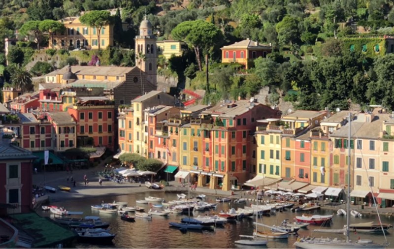 „Big Brother” în exclusivistul Portofino. Vecinii se spionează reciproc pentru a raporta poliției cine își instalează ilegal aparate de aer condiționat