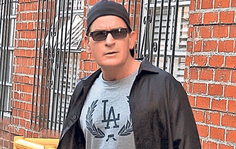 Charlie Sheen este acuzat că a violat un băiat de 13 ani pe platourile de filmare