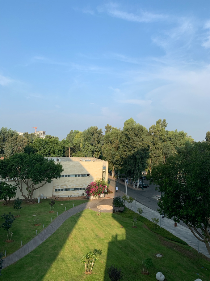 Imagine din campusul universității