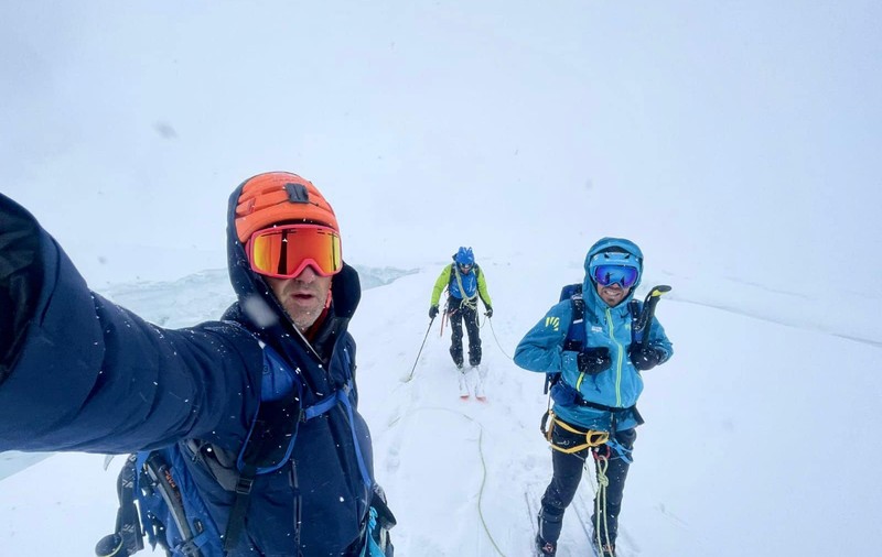Alpinistul Horia Colibăşanu a renunţat la ascensiunea spre vârful Gasherbrum II, din Pakistan, din cauza vremii