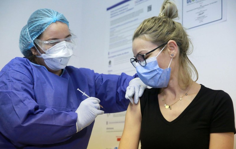 Vaccinarea pacienților care s-au vindecat de COVID: când și cum se face? În România există doar recomandări, Franța ar vrea să le administreze o singură doză