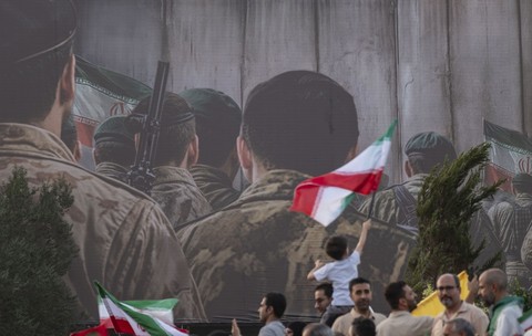 Iranul transmite în direct exerciții cu ținte reprezentându-i pe Trump și Netanyahu, iar Gărzile Revoluționare recrutează copii