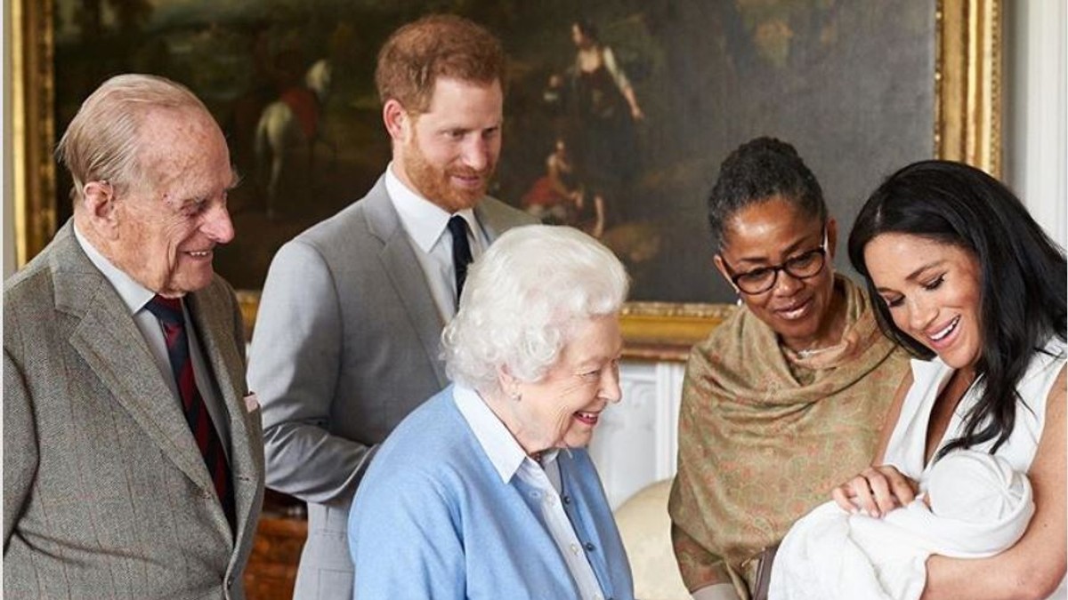 Ce au făcut Meghan Markle și Prințul Harry ca să se asigure că nimeni nu va afla numele nașilor micuțului Archie. Acesta va fi botezat astăzi