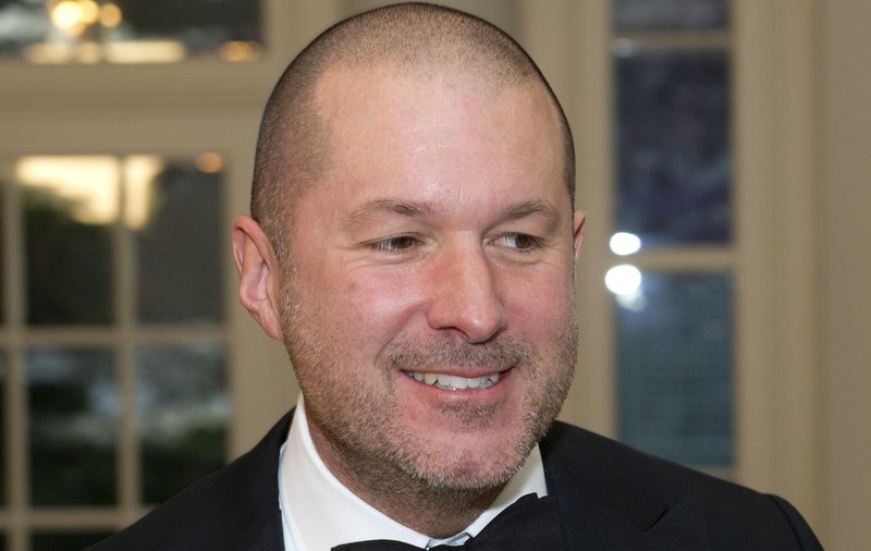 Sir Jony Ive, cel care a realizat designul iPhone și al celor mai noi dispozitive Apple, părăsește compania. Are o avere de 9 miliarde de dolari