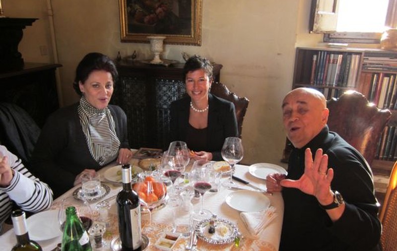 Benone Sinulescu şi Elisabeta Turcu au dat un recital inedit într-un castel vechi de 2.100 de ani