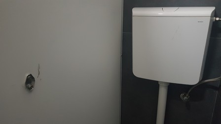 Aşa arată toaletele din Facultatea de Electronică