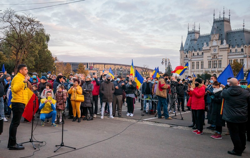 Gherila invizibilă: filmări profesioniste făcute de AUR, care arată cum a bătut țara în lung și-n lat, în campanie