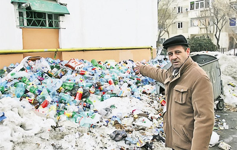Bucureștiul - pubelă pentru adulți, o "lume curată" pentru copii 