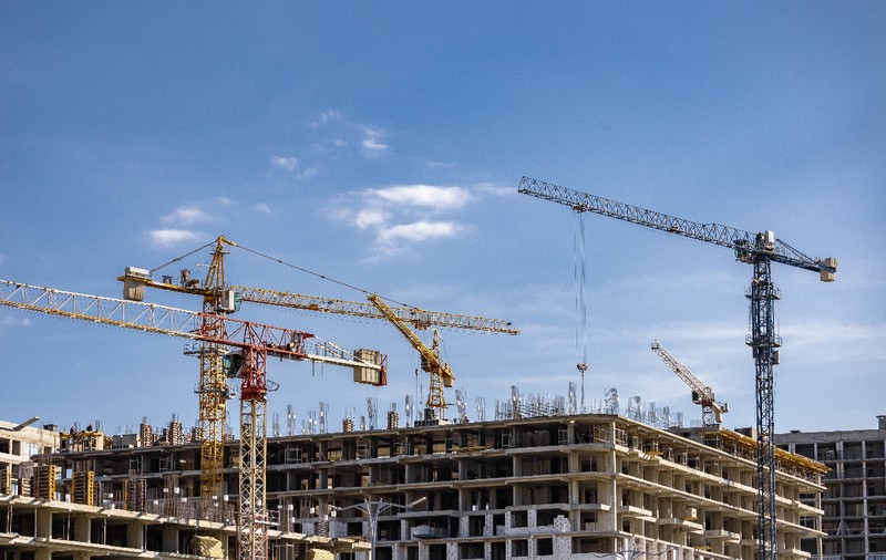 Patronul unei firme de finisaj interior ridică un cartier cu 41 de case pentru a atrage muncitori: „Riscăm să-i pierdem”