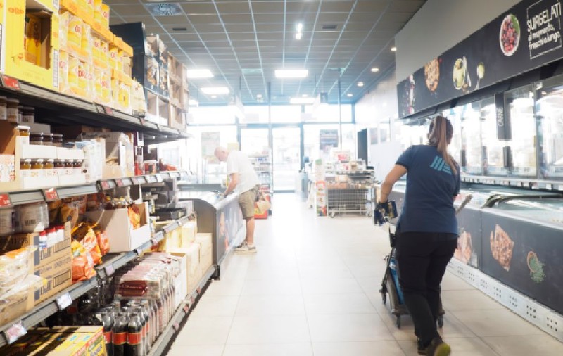 O angajată concediată după 30 de ani de muncă pentru un detergent de nici 3 euro a primit despăgubiri și nu se mai întoarce la serviciu