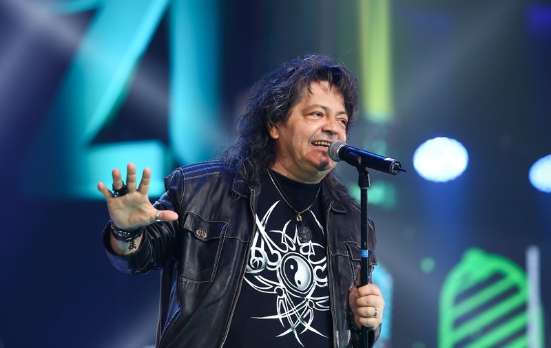 Leo Iorga, condus pe ultimul drum! Solistul Compact a fost aplaudat pentru ultima oară