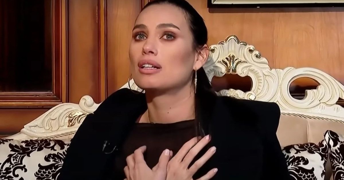 Alina Pușcău cu ochii în lacrimi