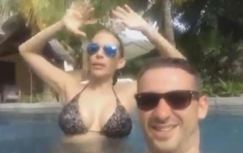 Ce face șeful filarmonicii în Insulele Mauritius. Filmulețul care a scandalizat internetul | VIDEO