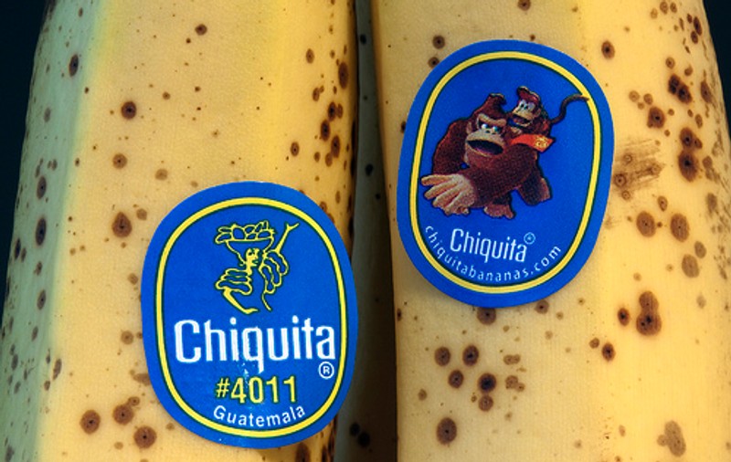 CE ÎNSEAMNĂ ETICHETELE MICI aplicate pe FRUCTELE DIN SUPERMARKET