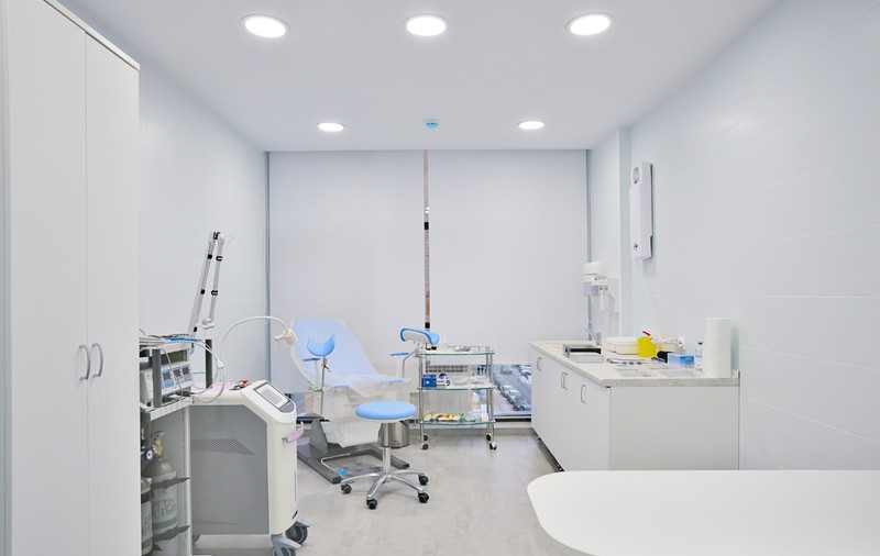 Care sunt cele mai utilizate echipamente pentru o curățenie de top în clinicile medicale