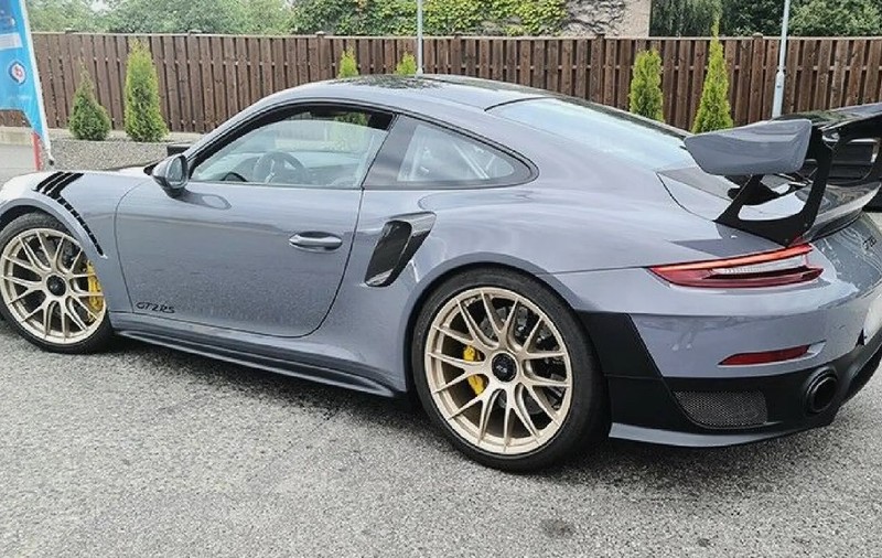 Un șofer cere despăgubiri de un milion de euro după ce a distrus Porsche-ul visurilor sale în prima sa călătorie mai lungă
