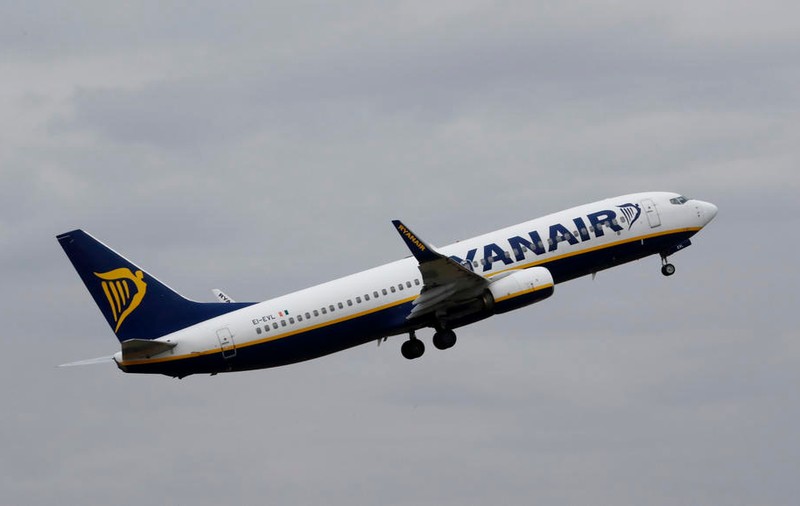 Un avion Ryanair a primit o amenințare cu bombă în timpul zborului. Un britanic, arestat