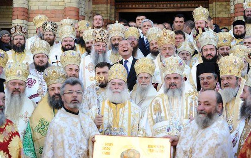 ESTE INCREDIBIL CUM S-A AJUNS AICI! Fotografia cu Băsescu, obiect de studiu la o dezbatere a comunităţii gay din toată lumea