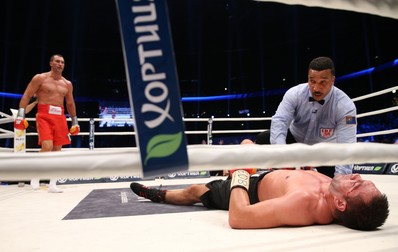 Pulev nu se mai ridică, victoria e consfințită. Foto: EPA