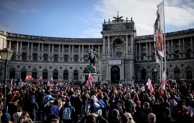 Proteste de amploare la Viena, împotriva carantinei și vaccinării obligatorii