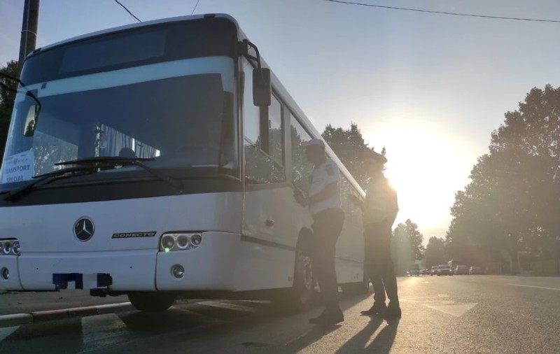 Șoferul unui autocar plin cu pasageri, prins băut în Constanța
