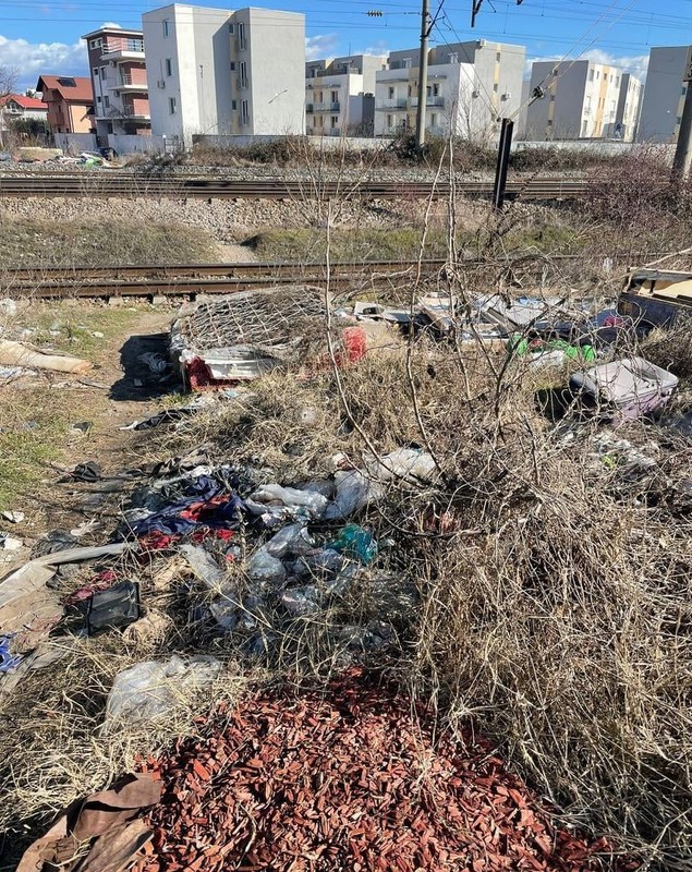 Mai multe zone unde erau arse ilegal cantități mari de deșeuri, descoperite la marginea Capitalei