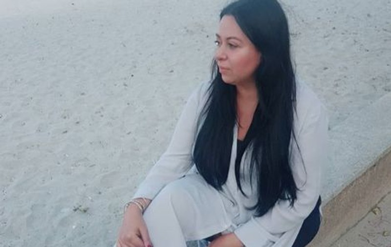 Cum s-a îmbrăcat Oana Roman la o nuntă la malul mării. "La rochia care îți vine superb, sandalele acelea nu sunt din decor"