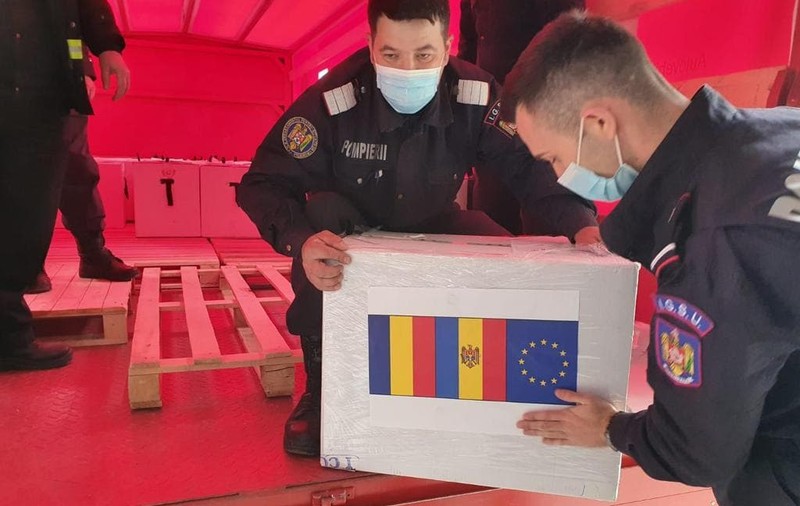 Încă 132.000 de doze de vaccin AstraZeneca, donate de România Republicii Moldova