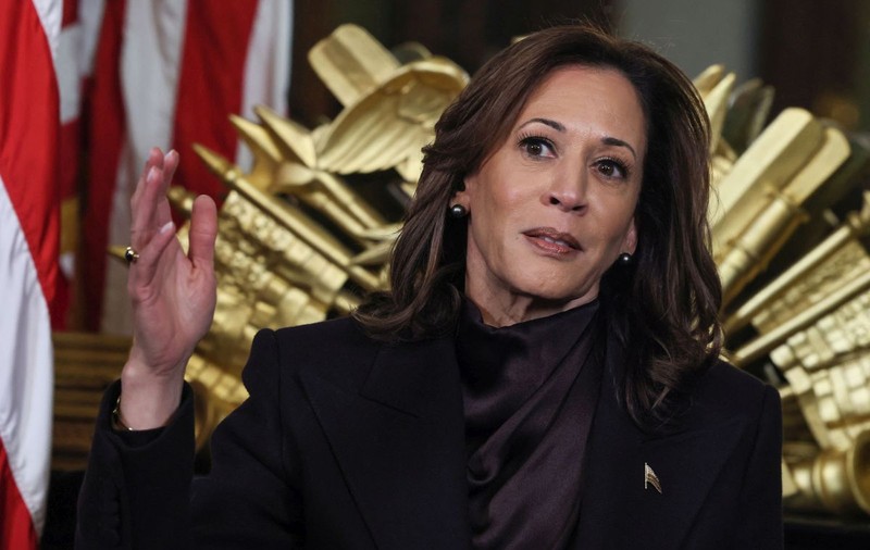 „Nesăbuință” și „parcă eram hipnotizați”: Kamala Harris l-a criticat pe Biden pentru candidatura la al doilea mandat de președinte al SUA