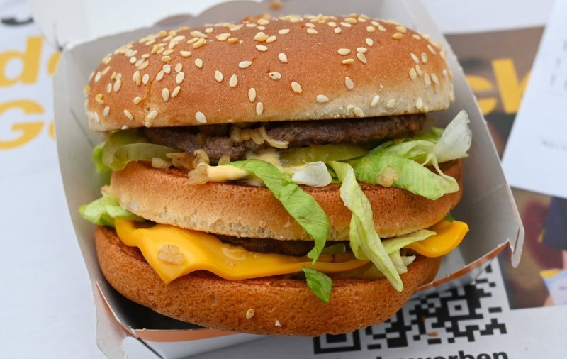 Un german a comandat mâncare de 1.051 de ori într-un an. A cerut dublu cheeseburger de 744 de ori