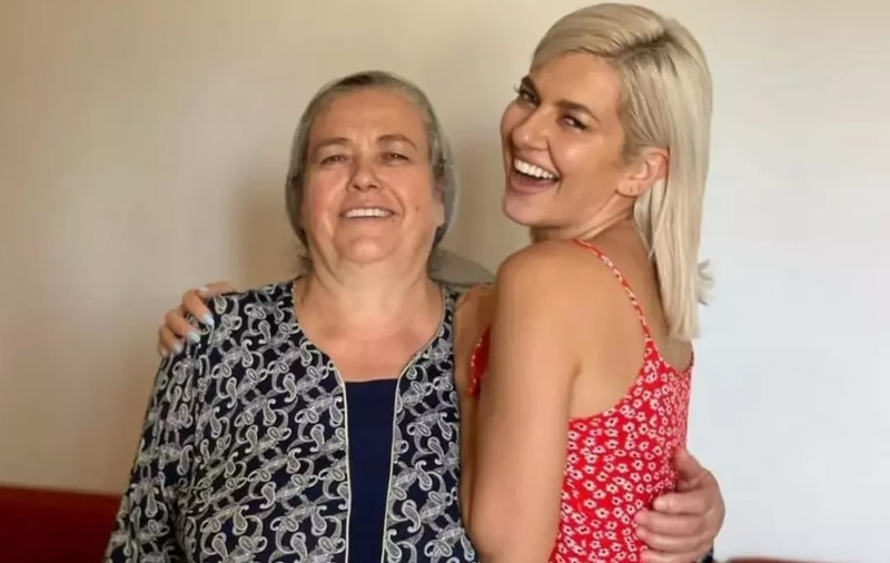 Cum a fost surprinsă mama Lidiei Buble într-un mall din București. Doamna Rahela are aceeași pasiune ca fiica ei: „Îi iau și luna de pe cer dacă vrea”