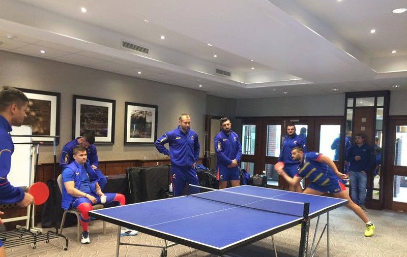 "Stejarii" au savurat victoria cu Canada la o masă de ping-pong. Susţinuţi de un fan de lux  / GALERIE FOTO