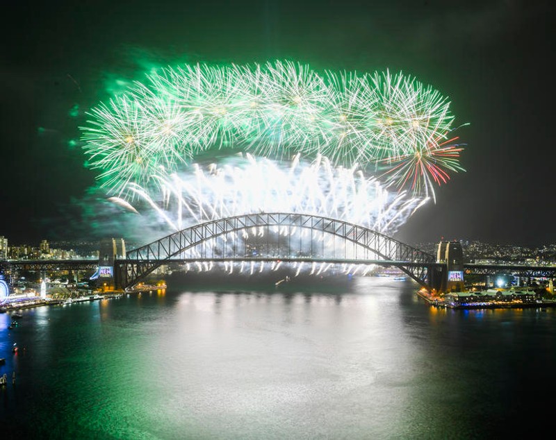Mistuită de incendii devastatoare, Australia nu a renunțat la focurile de artificii din Sydney, la trecerea în 2020