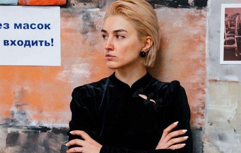 O rusoaică a pierdut custodia celor trei copii ai săi din cauza tatuajelor și a piercingurilor „imorale”