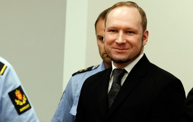 CE MONSTRU! Ce a făcut Anders Breivik în momentul în care a fost condamnat la 21 ani de pușcărie te va ÎNGROZI | FOTO