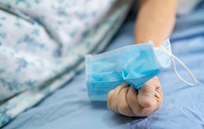 Coșmarul trăit de o tânără din Cluj care s-a chinuit două zile să-i găsească un loc în spital bunicii ei bolnave de COVID. ”Ne sunase să-și ia rămas bun”