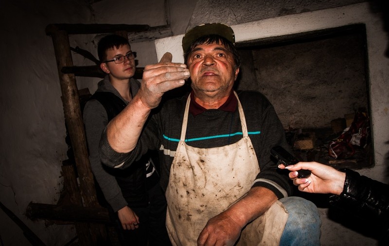 Ultimul potcovar de pe Valea Hârtibaciului a "încălţat" pentru vară calul Muzeului ASTRA din Sibiu