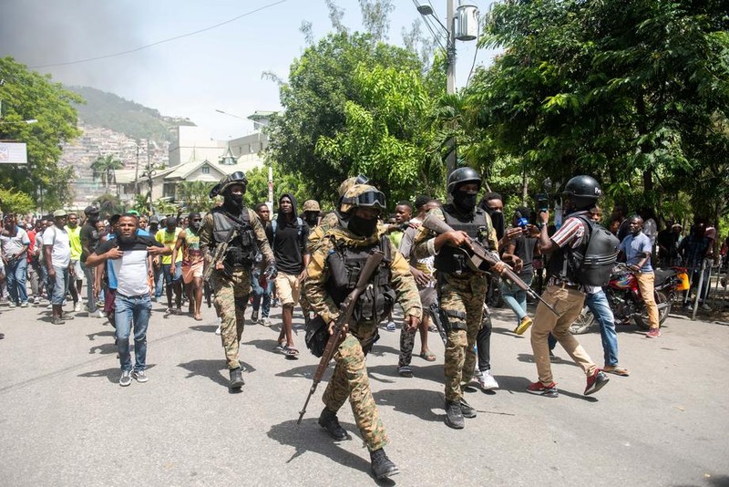 Mai multe trupe au început să patruleze pe străzile din Port-au-Prince, după asasinarea președintelui haitian | Foto: EPA