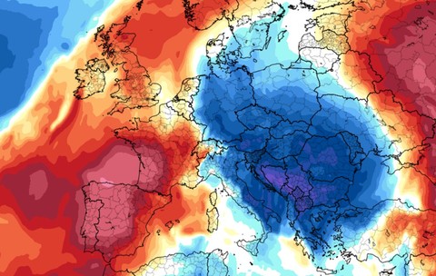 Hartă meteorologică a Europei cu distribuția temperaturilor, evidențiind o masă de aer rece reprezentată în nuanțe intense de albastru deasupra Europei Centrale și de Est.