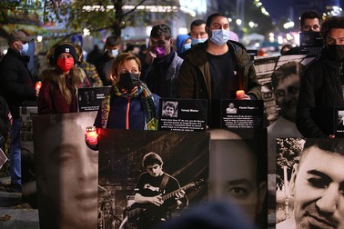 Marș în memoria victimelor incendiului din clubul Colectiv | Foto: Dumitru Angelescu